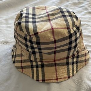 Burberry double sided bucket hat